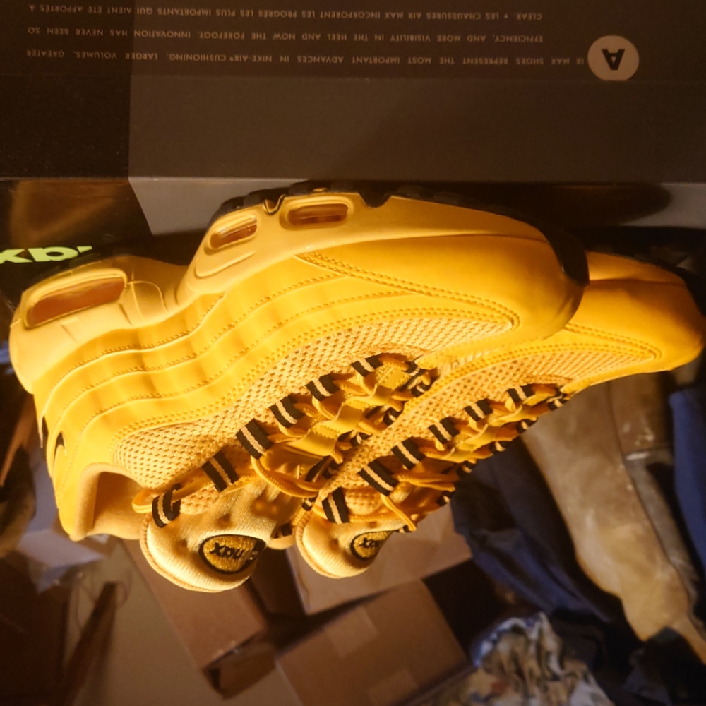 Nike Air Max 95 NYC Taxi University Gold Yellow Black DH0143-700 men’s size 8.5
